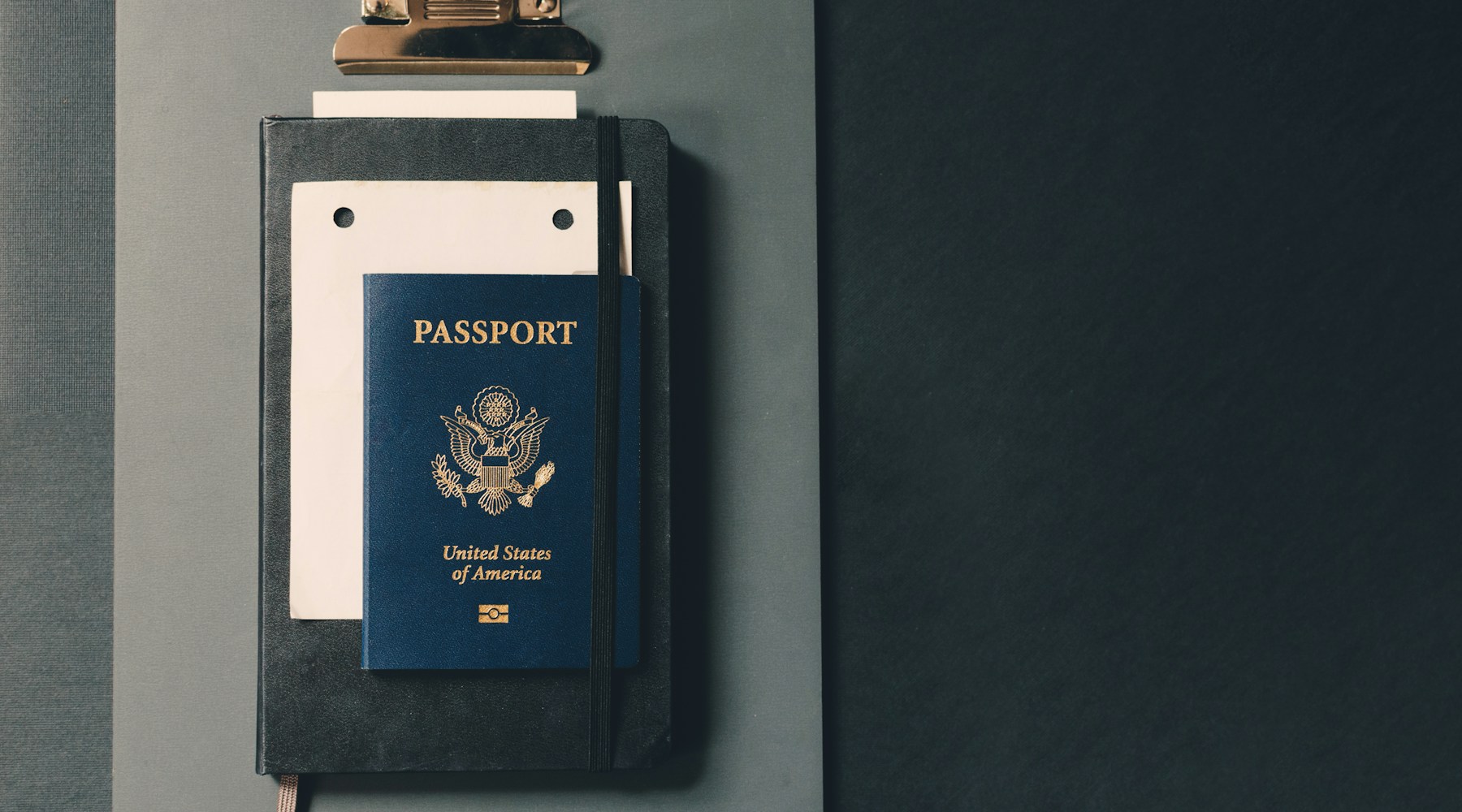 Passaporto degli Stati Uniti con documenti di immigrazione
